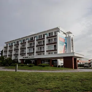 Sea Breeze Resort&residence Отель
